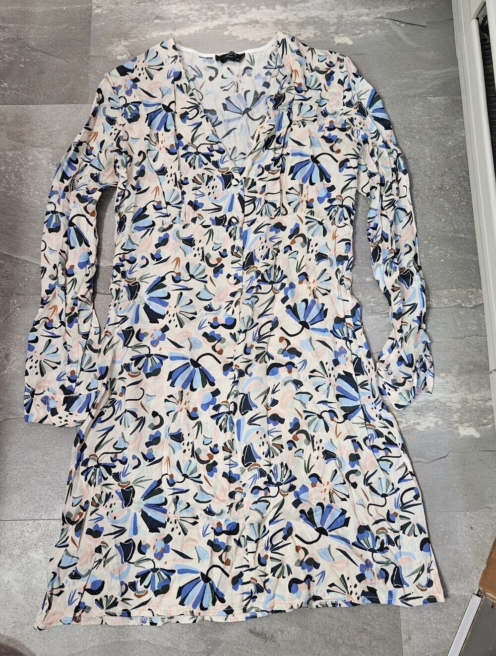 FRNCH Cream Long Sleeve Floral Print Mini Dress. V Neck. Blue Accents. S.